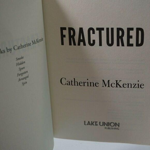 Fractured by Catherine McKenzie 2016 Paperback Lake Union Publishing - Picture 5 of 6